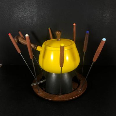 LOT 47L: Vintage Yellow Enamel Fondue Pot w/ Fondue Forks
