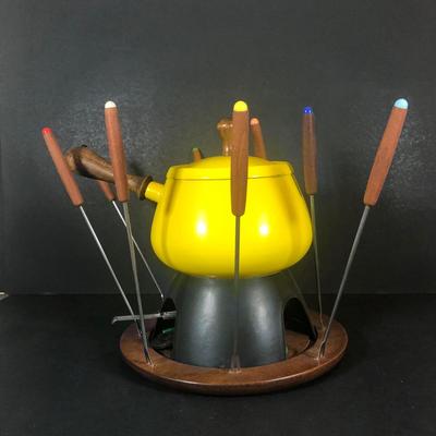 LOT 47L: Vintage Yellow Enamel Fondue Pot w/ Fondue Forks