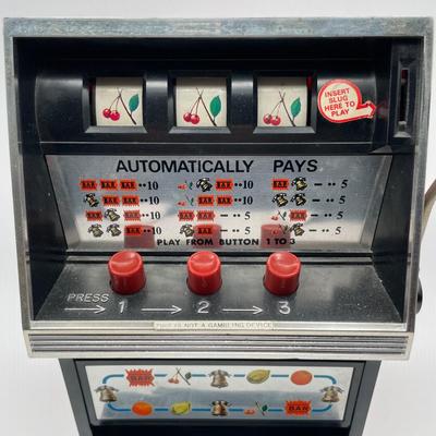 LOT 105L: Vintage 1972 Waco Slot Machine Bank