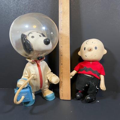 LOT 113B: 1969 Vintage Snoopy Astronaut Figure & 1966 Peanuts Pocket Doll Charlie Brown