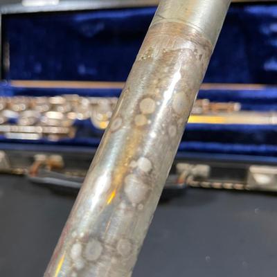 LOT 115B: Artley Flute w/ Carrying Case