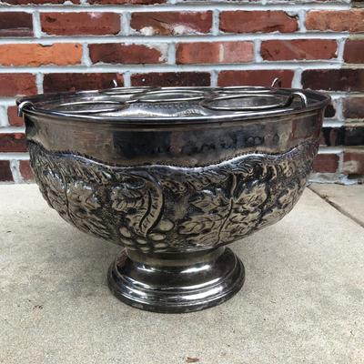 LOT 127G: Vintage Silver Plated Grape Vine Champagne / Wine Ice Bucket