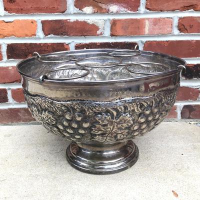 LOT 127G: Vintage Silver Plated Grape Vine Champagne / Wine Ice Bucket