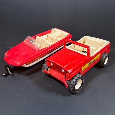 LOT 141B: Vintage 1971 Barbie Doll Country Camper Motor Home RV & Metal Tonka Jeepster w/ Boat