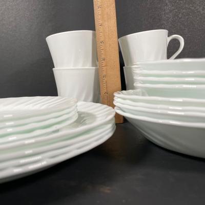 LOT 158D: Corelle/Corning Ware Collection