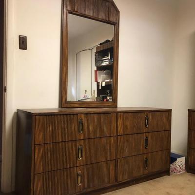LOT 209U: Vintage Art Deco Style Dresser & Night Stand Set w/ Twin Bed