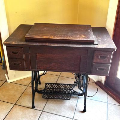 Vintage Singer Sewing Machine Table with Cast Iron Pedal Base
