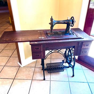 Vintage Singer Sewing Machine Table with Cast Iron Pedal Base