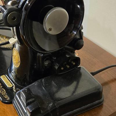 Singer Sewing Machine in Cabinet Table