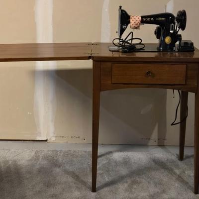 Singer Sewing Machine in Cabinet Table