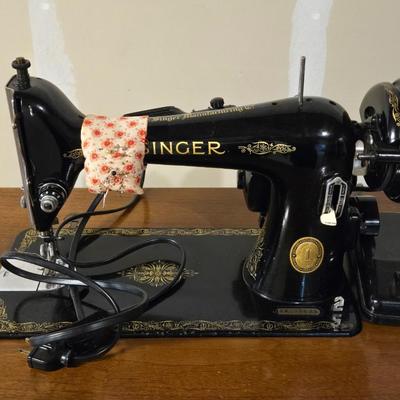 Singer Sewing Machine in Cabinet Table