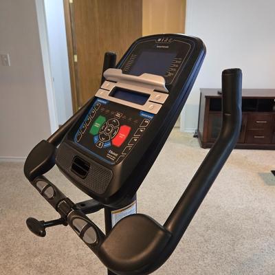 Nautilus U616 Upright Bike with Manual