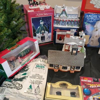 CHRISTMAS VILLAGE BUILDINGS, ACCESSORIES AND OTHER DECORATIONS
