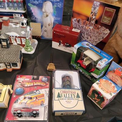 CHRISTMAS VILLAGE BUILDINGS, ACCESSORIES AND OTHER DECORATIONS