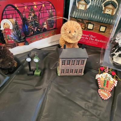 CHRISTMAS VILLAGE BUILDINGS AND ACCESSORIES