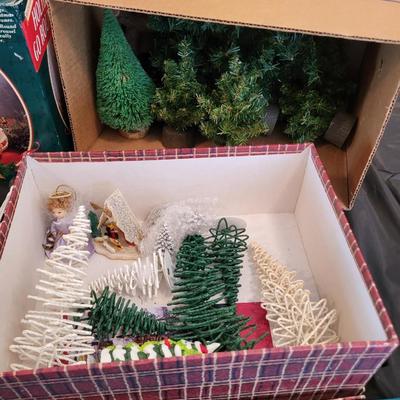 CHRISTMAS VILLAGE BUILDINGS AND ACCESSORIES