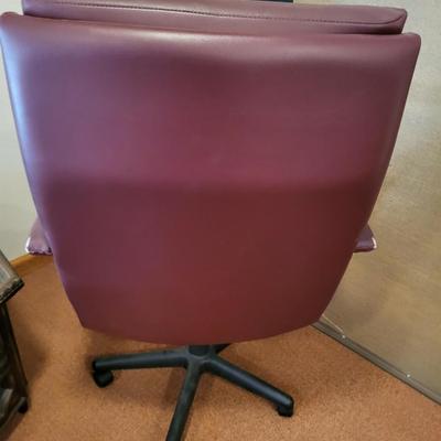 BROWN SWIVEL DESK CHAIR