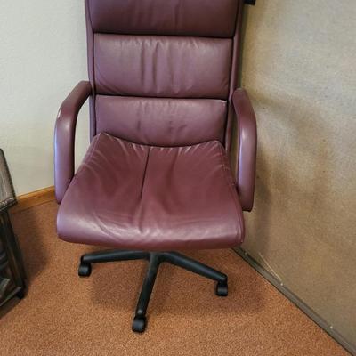 BROWN SWIVEL DESK CHAIR