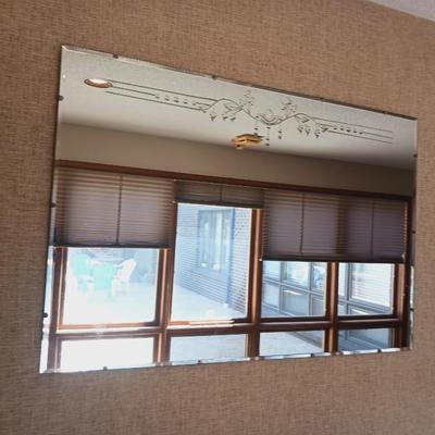 GORGEOUS WALL MIRROR