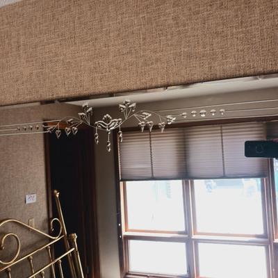 GORGEOUS WALL MIRROR