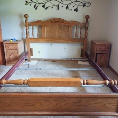 BEAUTIFUL SOLID WOOD QUEEN BED FRAME