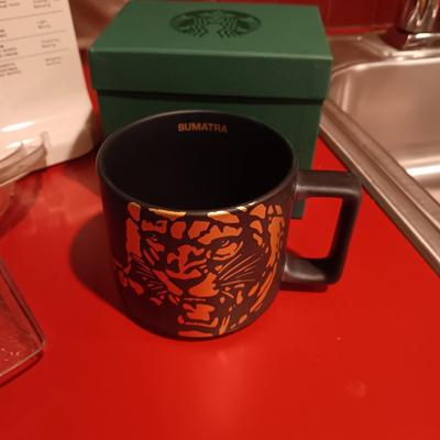 2 STARBUCKS MUGS, STAND MIXER W/2 BOWLS & A COFFEE MAKER