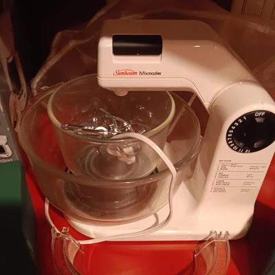 2 STARBUCKS MUGS, STAND MIXER W/2 BOWLS & A COFFEE MAKER