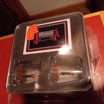 EZ PULL CORKSCREW, FOOD STORAGE CONTAINERS AND SILICONE MOLDS