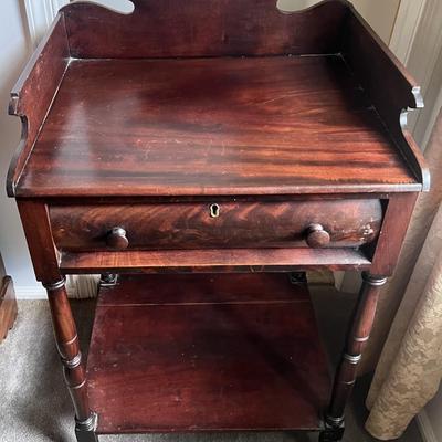 Antique Early Desk/End Table 21.5" Wide, 17.5" Deep, & 30" Tall in Good Preowned Condition.