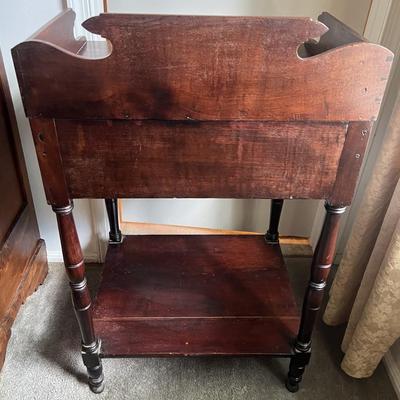 Antique Early Desk/End Table 21.5" Wide, 17.5" Deep, & 30" Tall in Good Preowned Condition.