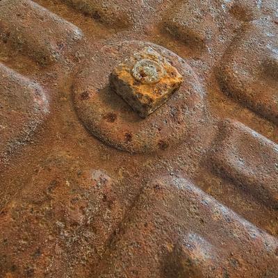 Rustic Iron Tractor Seat (G-JS)