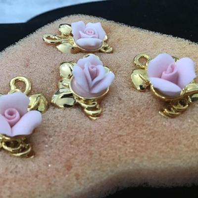Earrings, Avon, Pink Roses Earrings in Heart Excellent. No Chips 2 Pair
