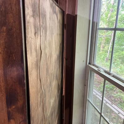 Wooden Hutch With Stained Glass Doors (B1-MG)