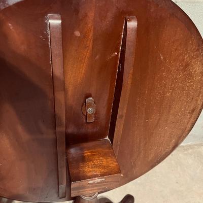 Queen Ann Tilt Top Table By Norris (B1-MG)