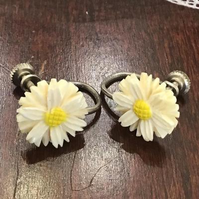 Vintage daisy clip on earrings