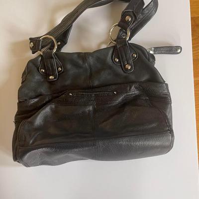B Makowski black leather shoulder bag