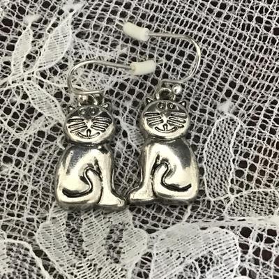 Silver tone cat fashion earrings