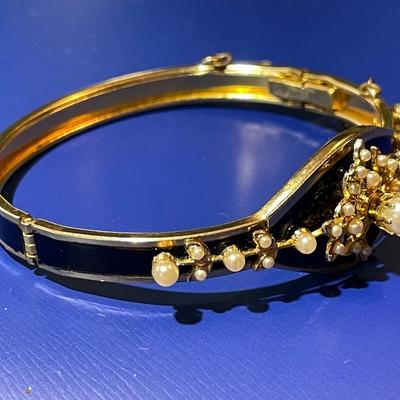 Vintage Gold-tone Seed Pearl Hinged Bangle Bracelet Standard Size 7" in Good Condition as Pictured.
