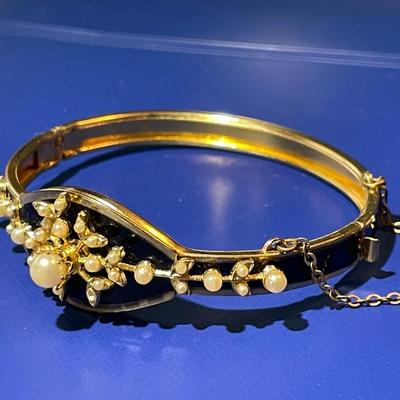 Vintage Gold-tone Seed Pearl Hinged Bangle Bracelet Standard Size 7" in Good Condition as Pictured.