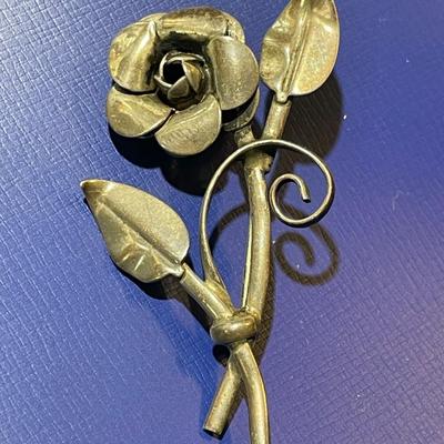 Vintage Lang Sterling Silver Flower Pin/Pendant in Good Preowned Condition.