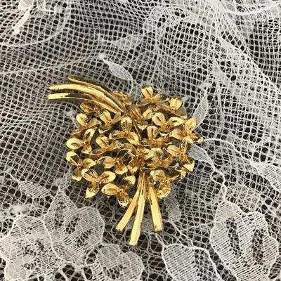 Vintage gold tone marked flower brooch