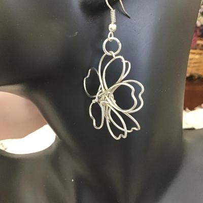 Wire flower silver tone earrings