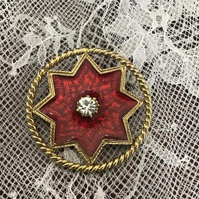 Red star on gold toned brooch with silver Rhinestone gem