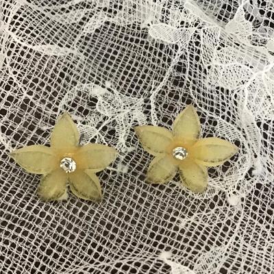 Plastic clear tone flower earrings