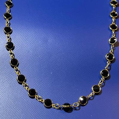 Vintage Gold-tone Dark Blue Stone 18.5" Fashion Bezel Bead Necklace in VG Condition.