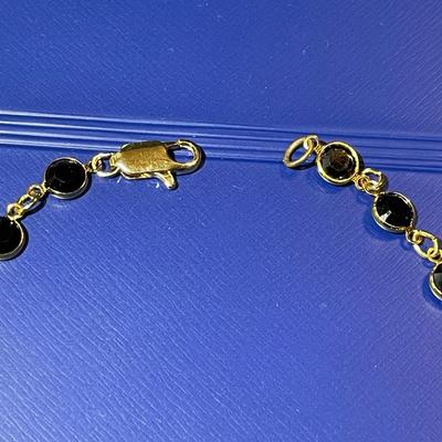 Vintage Gold-tone Dark Blue Stone 18.5" Fashion Bezel Bead Necklace in VG Condition.