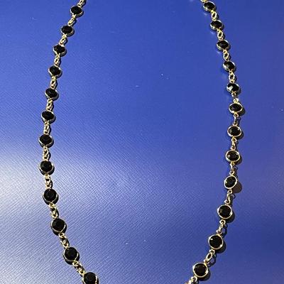 Vintage Gold-tone Dark Blue Stone 18.5" Fashion Bezel Bead Necklace in VG Condition.