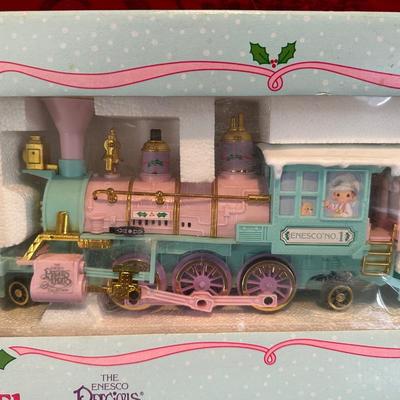 PRECIOUS MOMENTS - THE SUGAR TOWN EXPRESS - HOLIDAY TRAIN SET