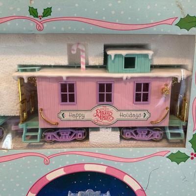PRECIOUS MOMENTS - THE SUGAR TOWN EXPRESS - HOLIDAY TRAIN SET