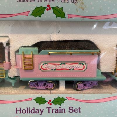 PRECIOUS MOMENTS - THE SUGAR TOWN EXPRESS - HOLIDAY TRAIN SET